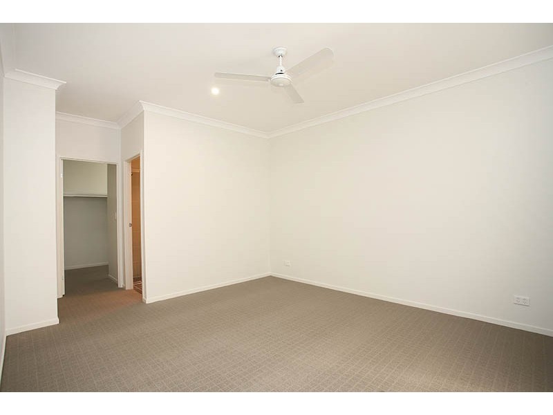 1/8 Bowsprit Crescent, Banksia Beach QLD 4507