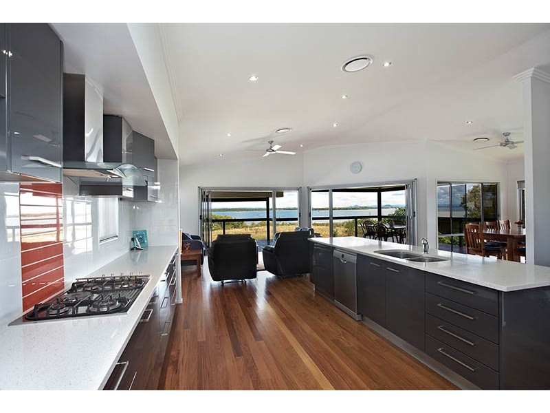 2 Oriole Close, Banksia Beach QLD 4507
