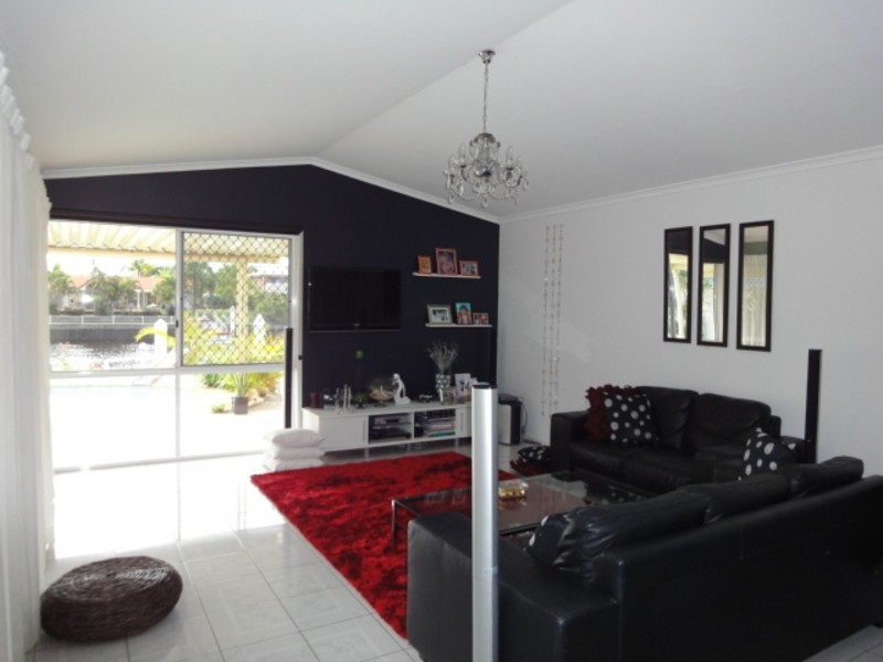 2/4 Tradewinds Drive, Bribie Island QLD 4507