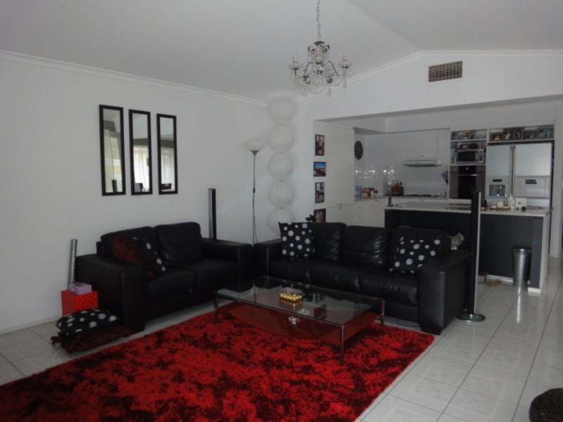 2/4 Tradewinds Drive, Bribie Island QLD 4507