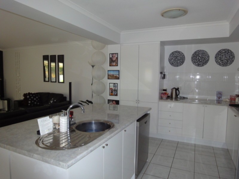 2/4 Tradewinds Drive, Bribie Island QLD 4507