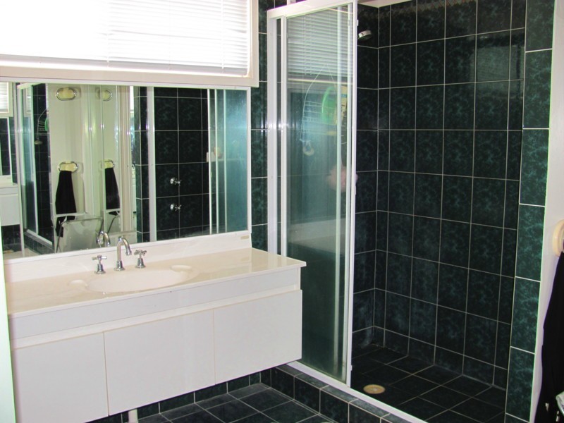 2/4 Tradewinds Drive, Bribie Island QLD 4507