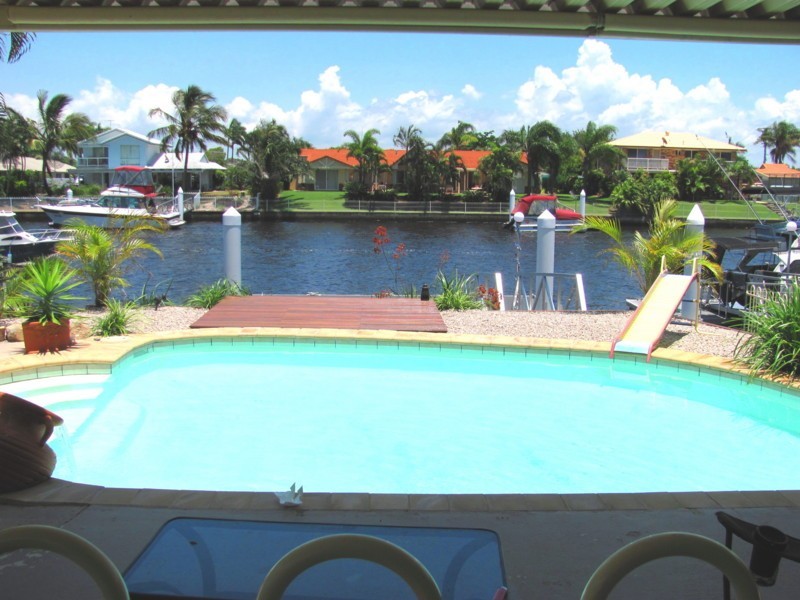 2/4 Tradewinds Drive, Bribie Island QLD 4507