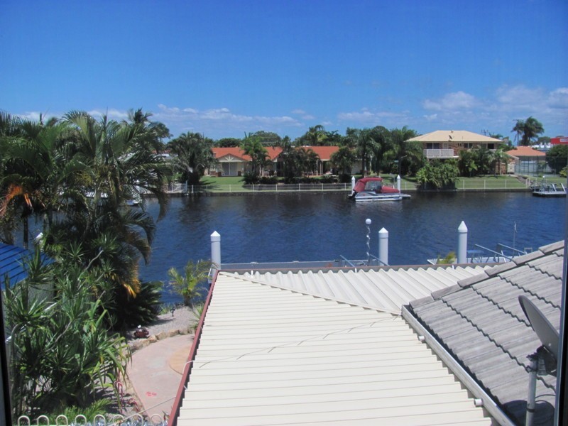 2/4 Tradewinds Drive, Bribie Island QLD 4507