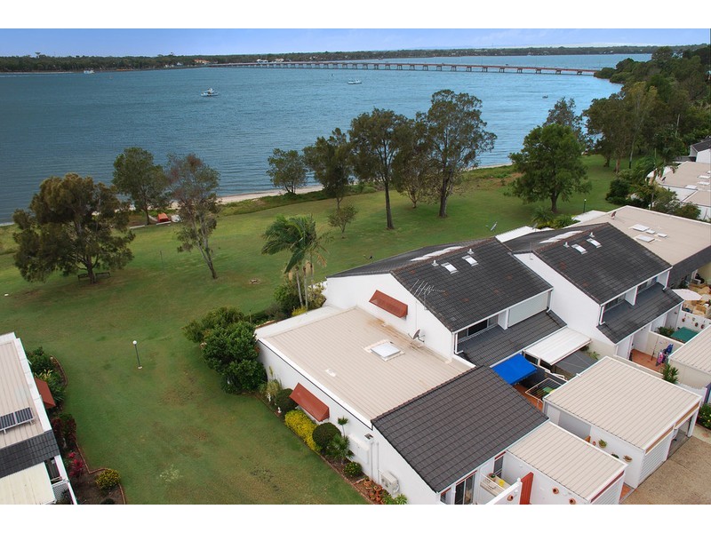 A16 Spinnaker Drive, Sandstone Point QLD 4511
