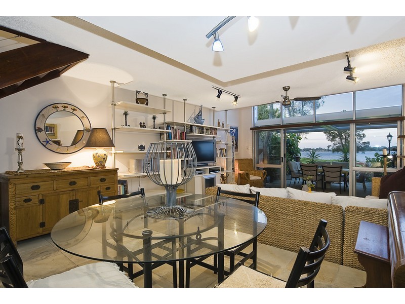 A16 Spinnaker Drive, Sandstone Point QLD 4511