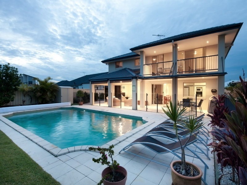 4 Fulmar Cresent, Banksia Beach QLD 4507