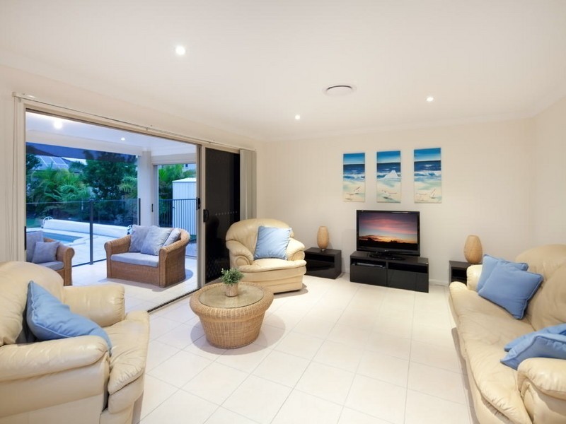 4 Fulmar Cresent, Banksia Beach QLD 4507