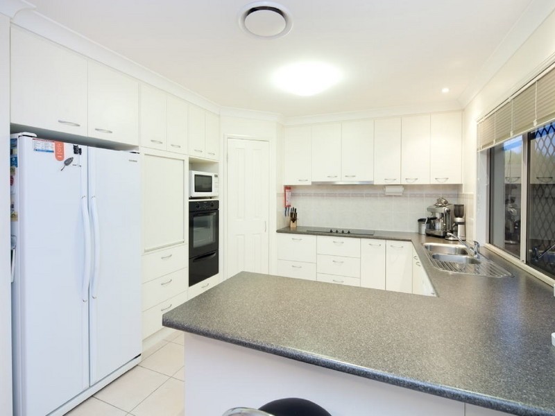 4 Fulmar Cresent, Banksia Beach QLD 4507