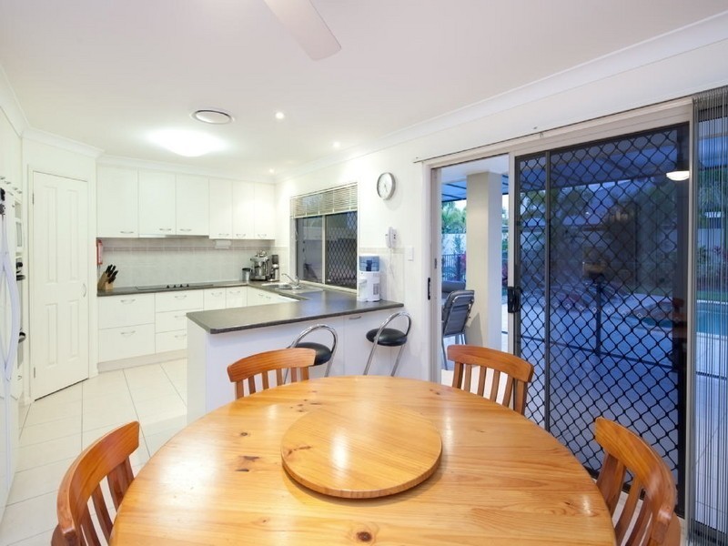4 Fulmar Cresent, Banksia Beach QLD 4507