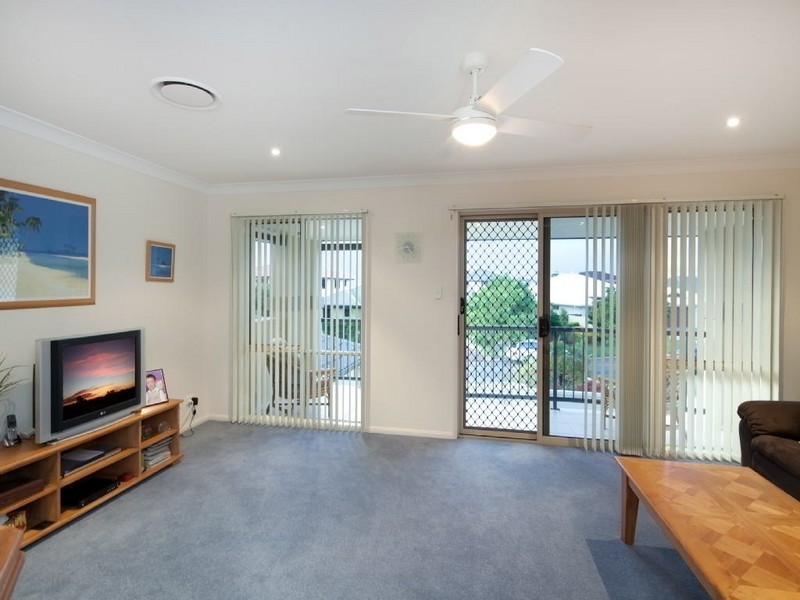 4 Fulmar Cresent, Banksia Beach QLD 4507