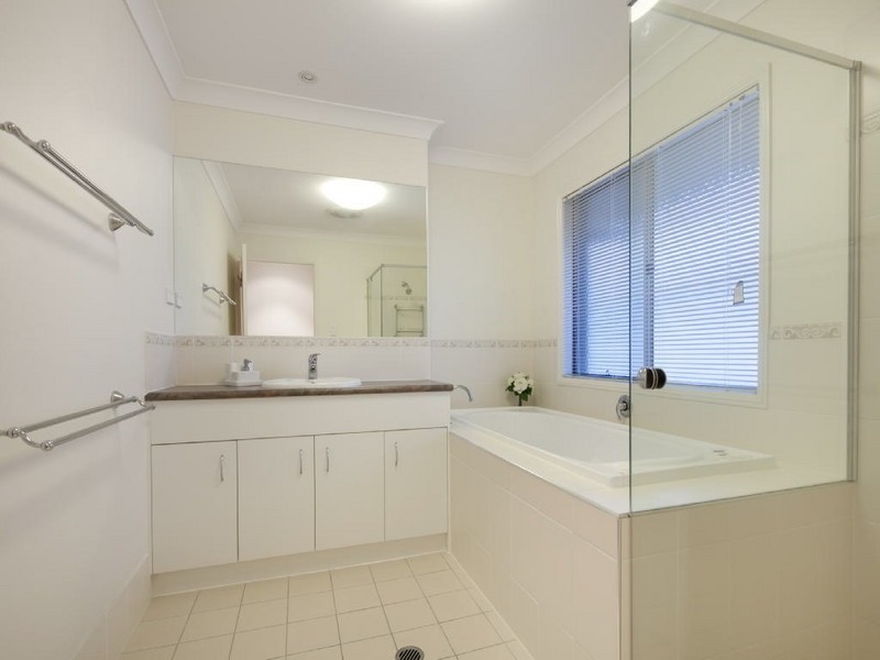 4 Fulmar Cresent, Banksia Beach QLD 4507