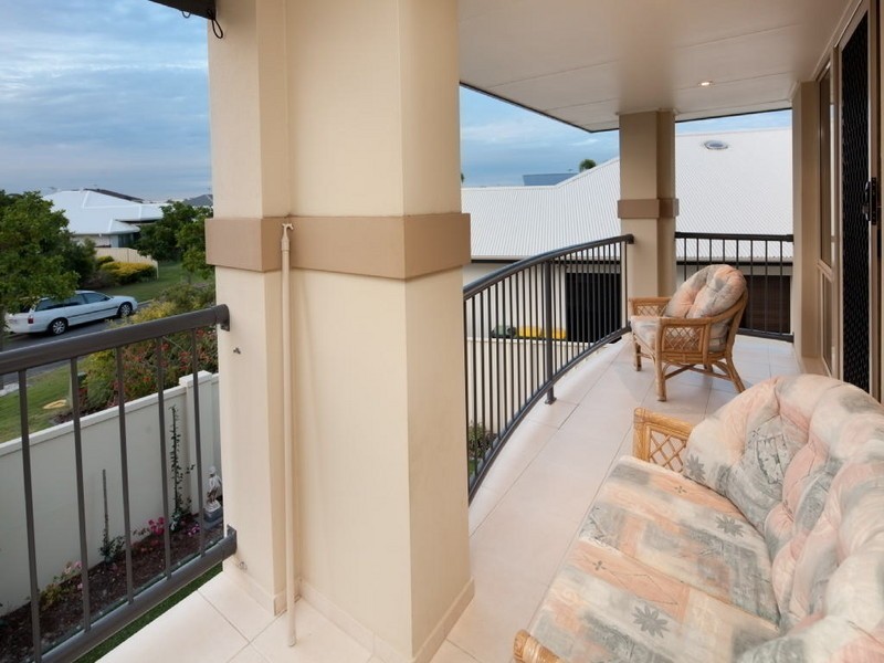 4 Fulmar Cresent, Banksia Beach QLD 4507