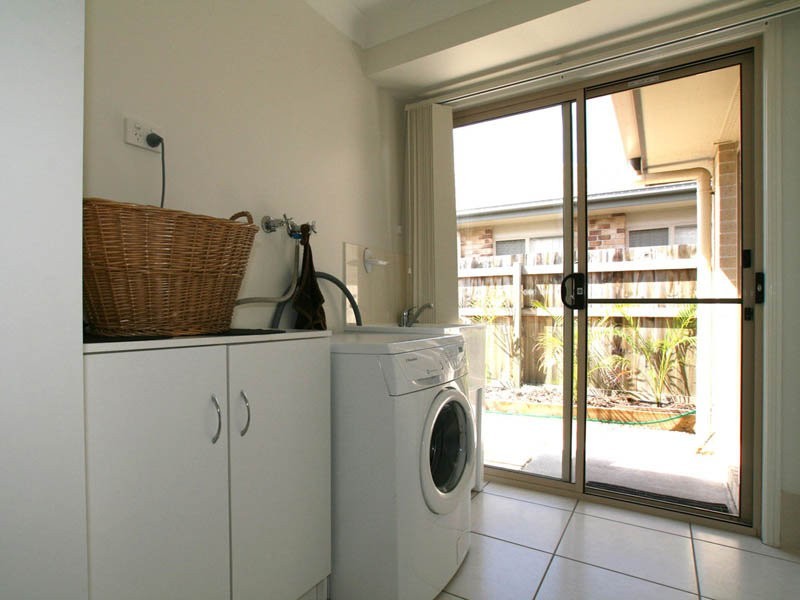 27 Reeders Street, Sandstone Point QLD 4511