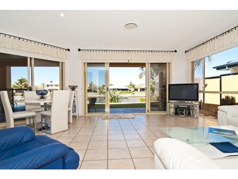 9 Dugong Crescent, Banksia Beach QLD 4507