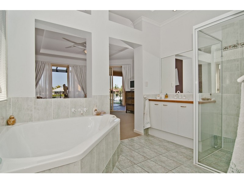 9 Dugong Crescent, Banksia Beach QLD 4507
