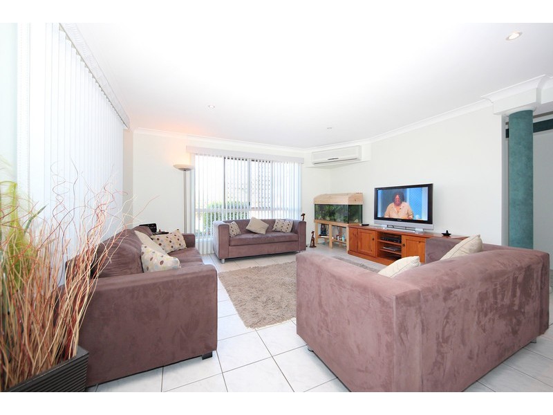 8 Avalon Street, Sandstone Point QLD 4511