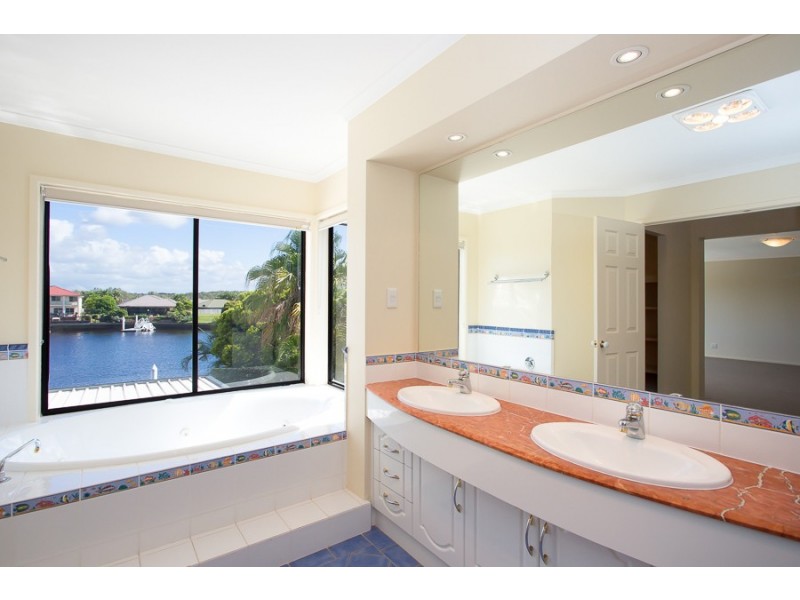 107 Voyagers Drive, Banksia Beach QLD 4507