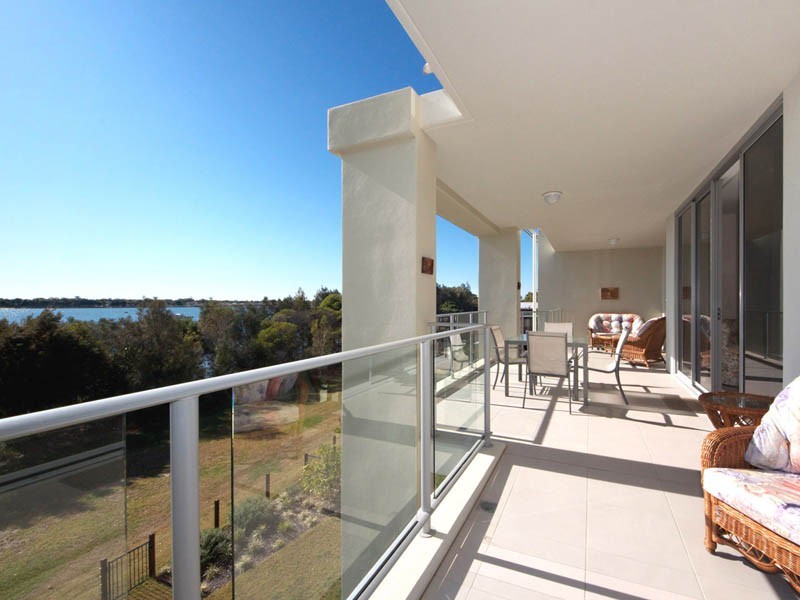 17/8 Spinnaker Drive, Sandstone Point QLD 4511