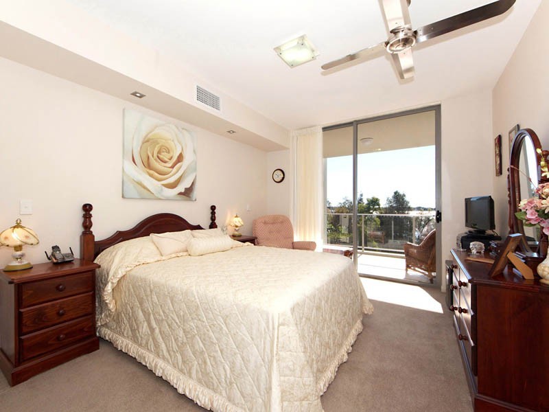 17/8 Spinnaker Drive, Sandstone Point QLD 4511