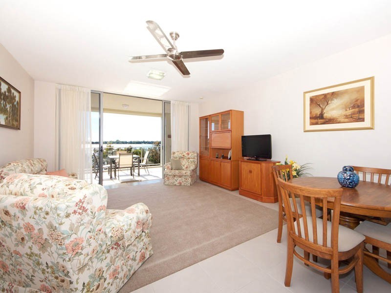 17/8 Spinnaker Drive, Sandstone Point QLD 4511