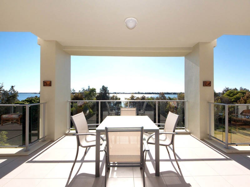 17/8 Spinnaker Drive, Sandstone Point QLD 4511