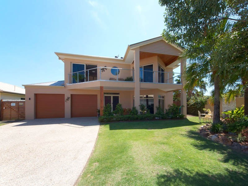 2 Seaeagle Place, Banksia Beach QLD 4507