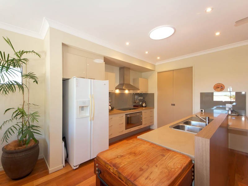 2 Seaeagle Place, Banksia Beach QLD 4507