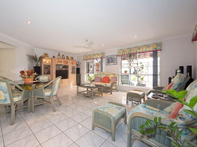 2 Windward Place, Banksia Beach QLD 4507