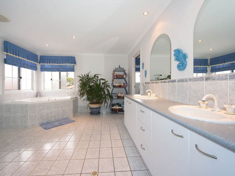 2 Windward Place, Banksia Beach QLD 4507