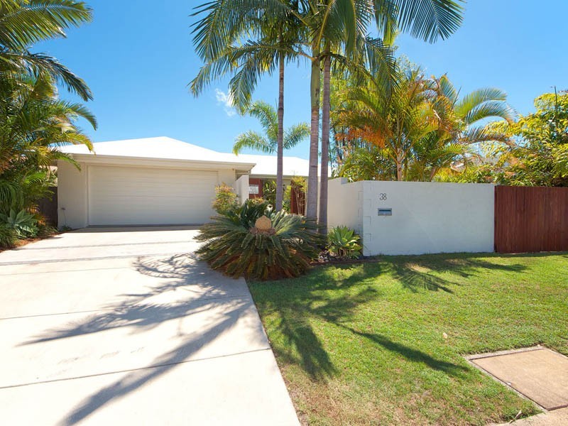 38 Island Parade, Banksia Beach QLD 4507