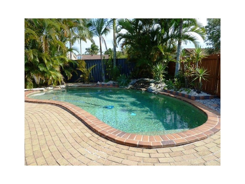 4 Violet Court, Bongaree QLD 4507