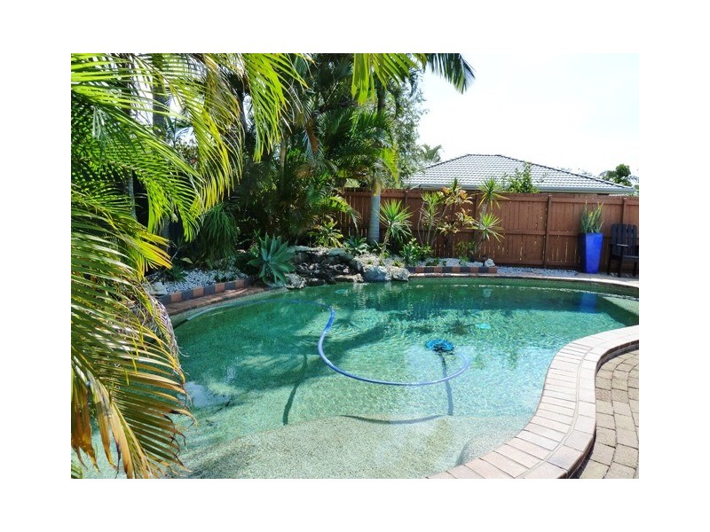 4 Violet Court, Bongaree QLD 4507