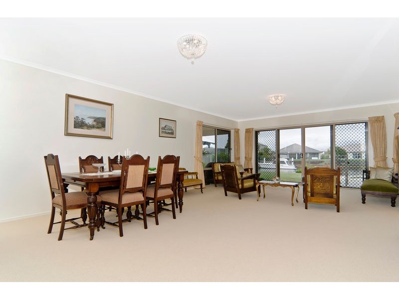 94 Cosmos Avenue, Banksia Beach QLD 4507