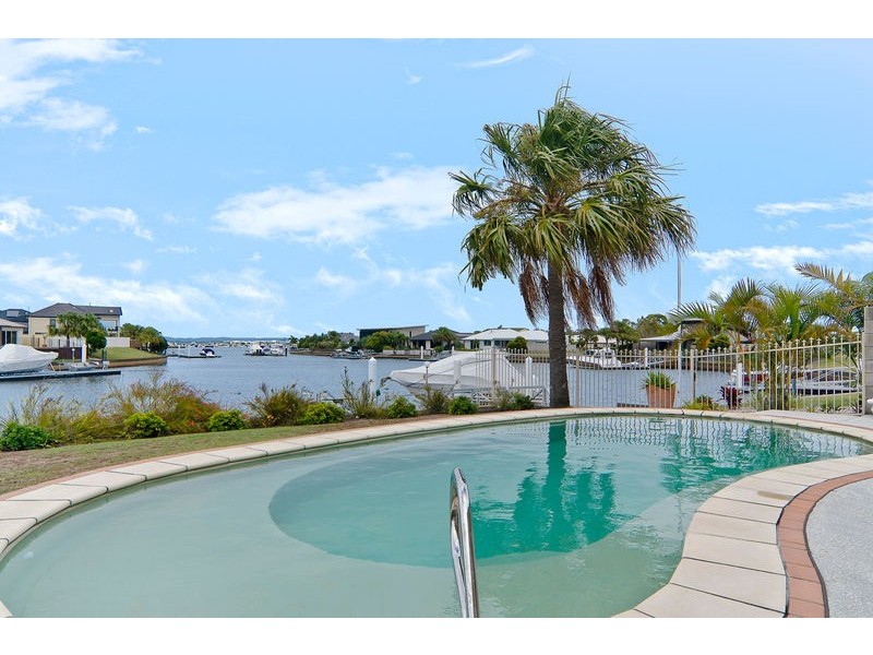 94 Cosmos Avenue, Banksia Beach QLD 4507