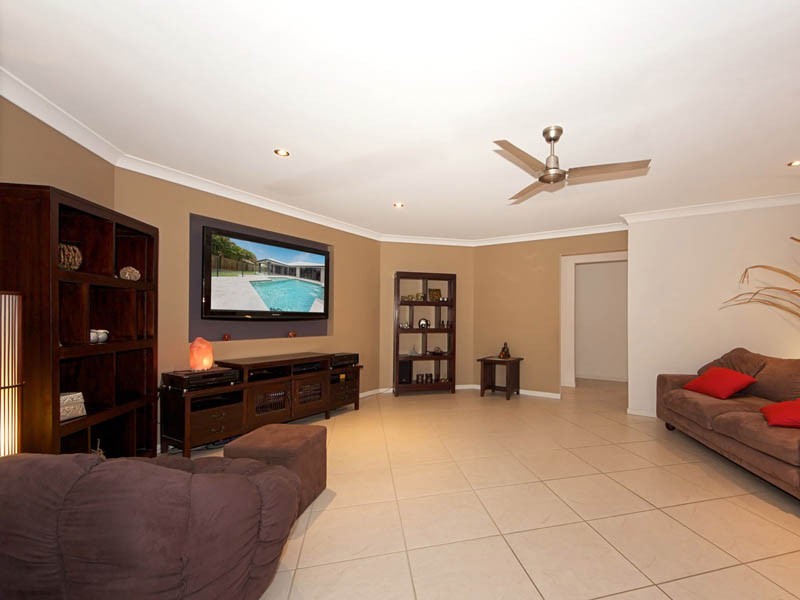 33 Teal Boulevarde, Banksia Beach QLD 4507