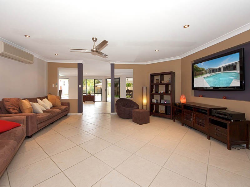 33 Teal Boulevarde, Banksia Beach QLD 4507