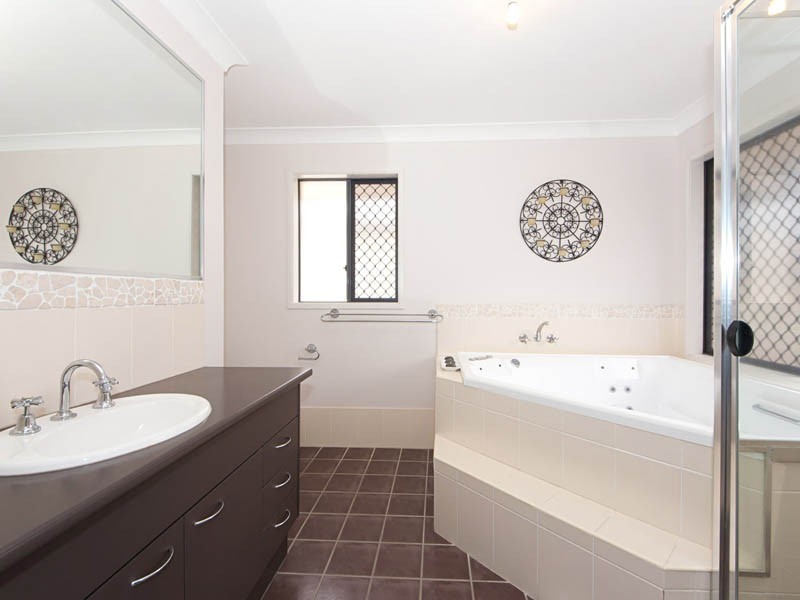 33 Teal Boulevarde, Banksia Beach QLD 4507
