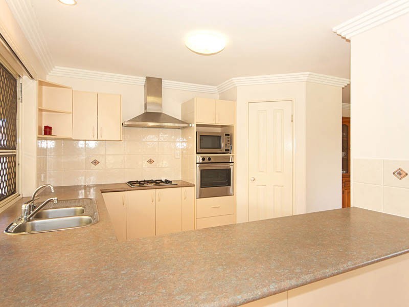 1 Scarborough Court, Sandstone Point QLD 4511