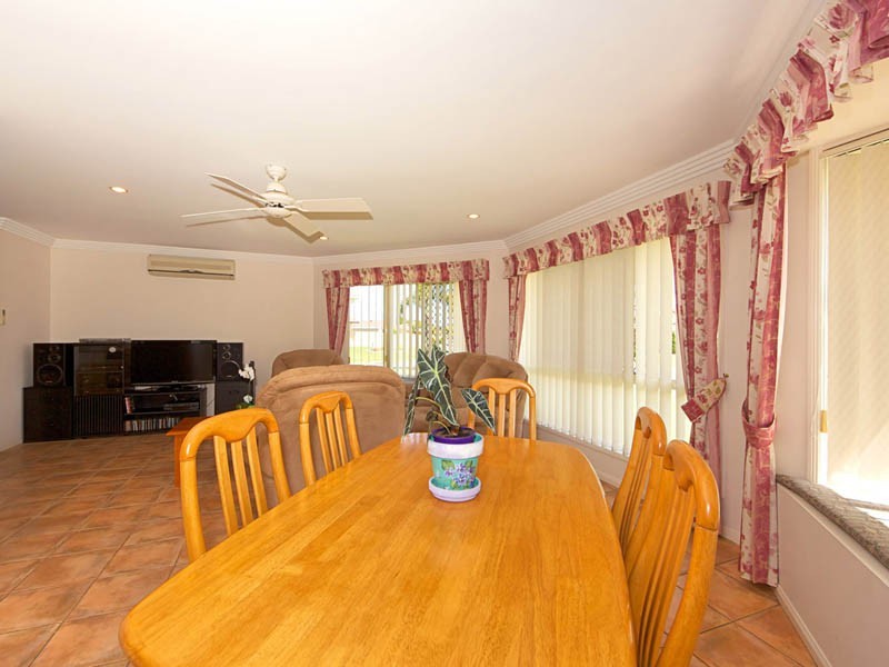 1 Scarborough Court, Sandstone Point QLD 4511