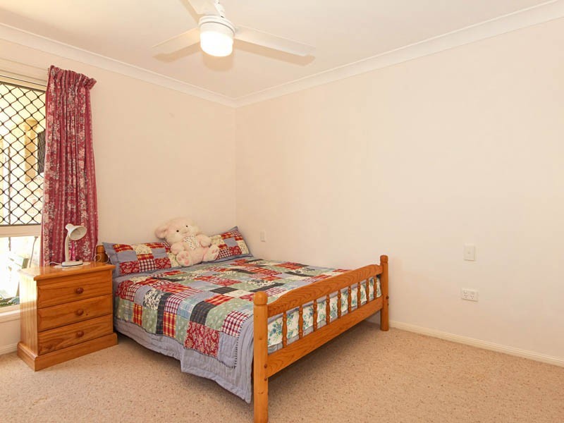 1 Scarborough Court, Sandstone Point QLD 4511