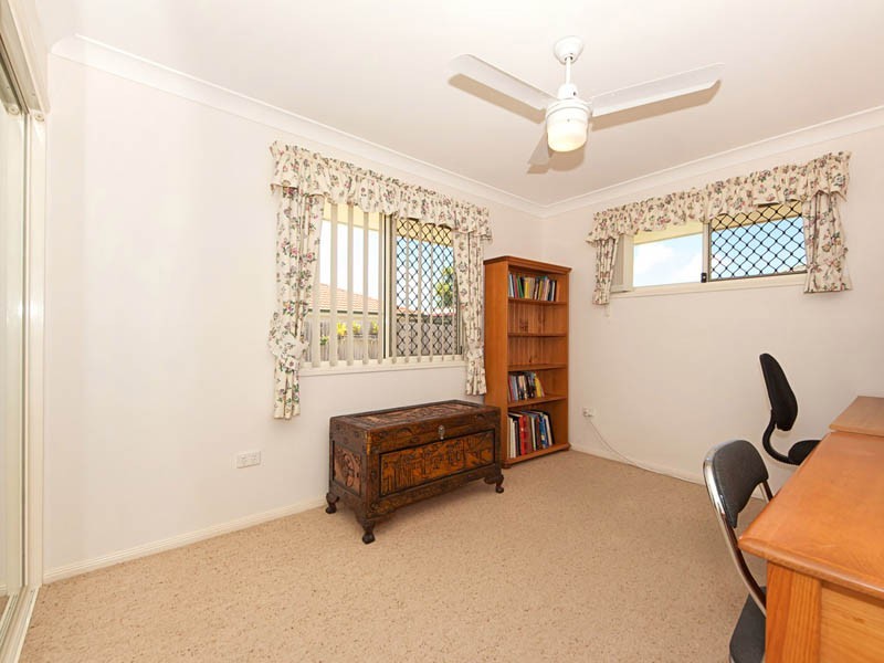 1 Scarborough Court, Sandstone Point QLD 4511