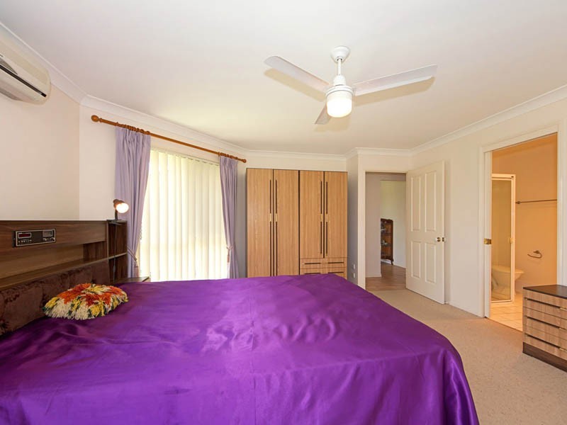 1 Scarborough Court, Sandstone Point QLD 4511