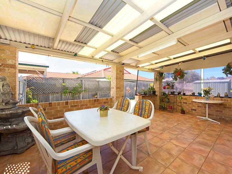 1 Scarborough Court, Sandstone Point QLD 4511