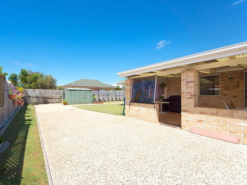 1 Scarborough Court, Sandstone Point QLD 4511