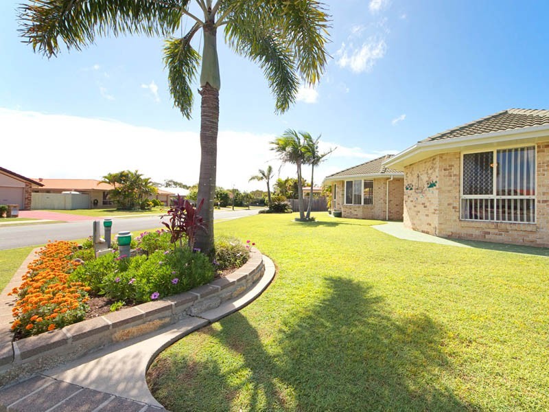 1 Scarborough Court, Sandstone Point QLD 4511