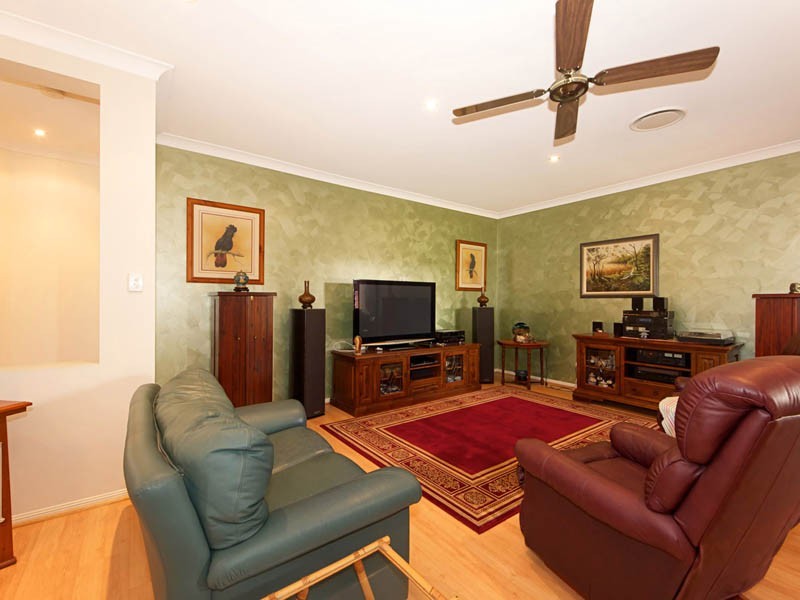 5 Fulmar Crescent, Banksia Beach QLD 4507