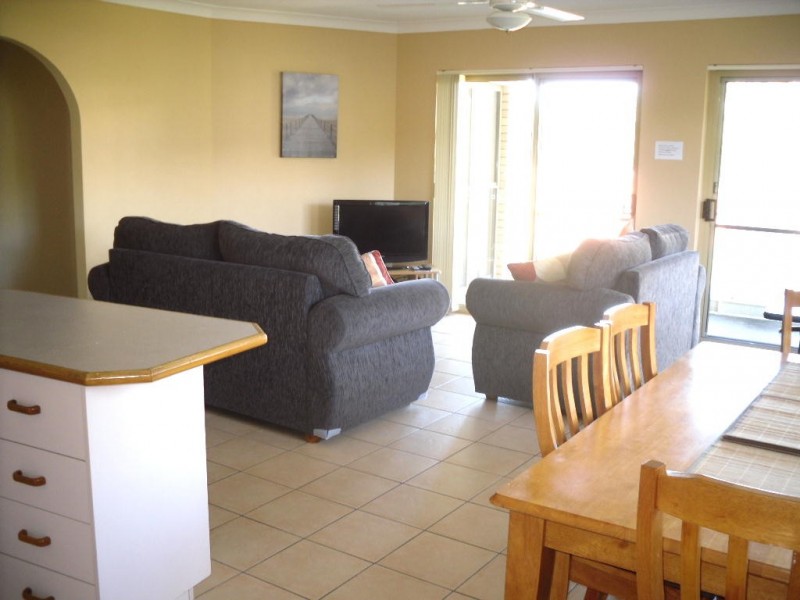 3/5 Wattle Avenue, Bongaree QLD 4507
