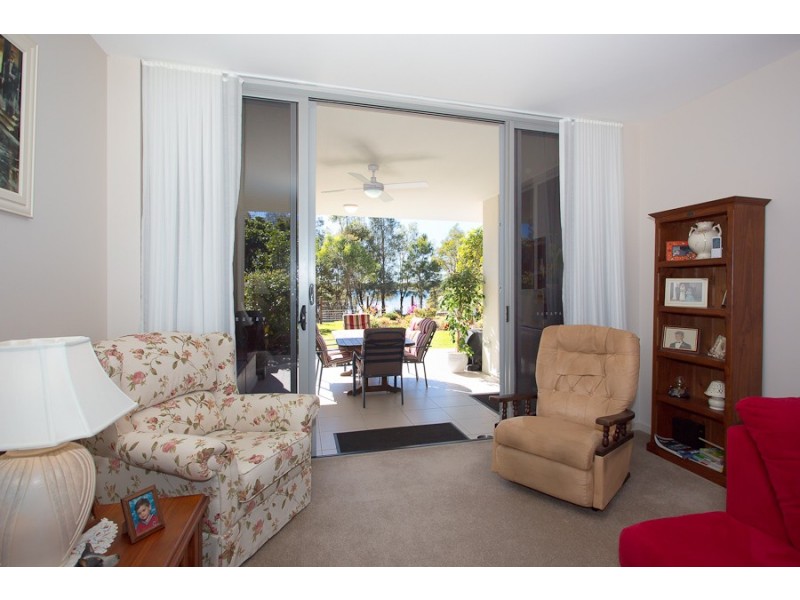 4/8 Spinnaker Drive, Sandstone Point QLD 4511