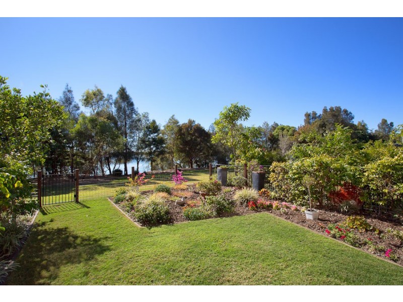 4/8 Spinnaker Drive, Sandstone Point QLD 4511